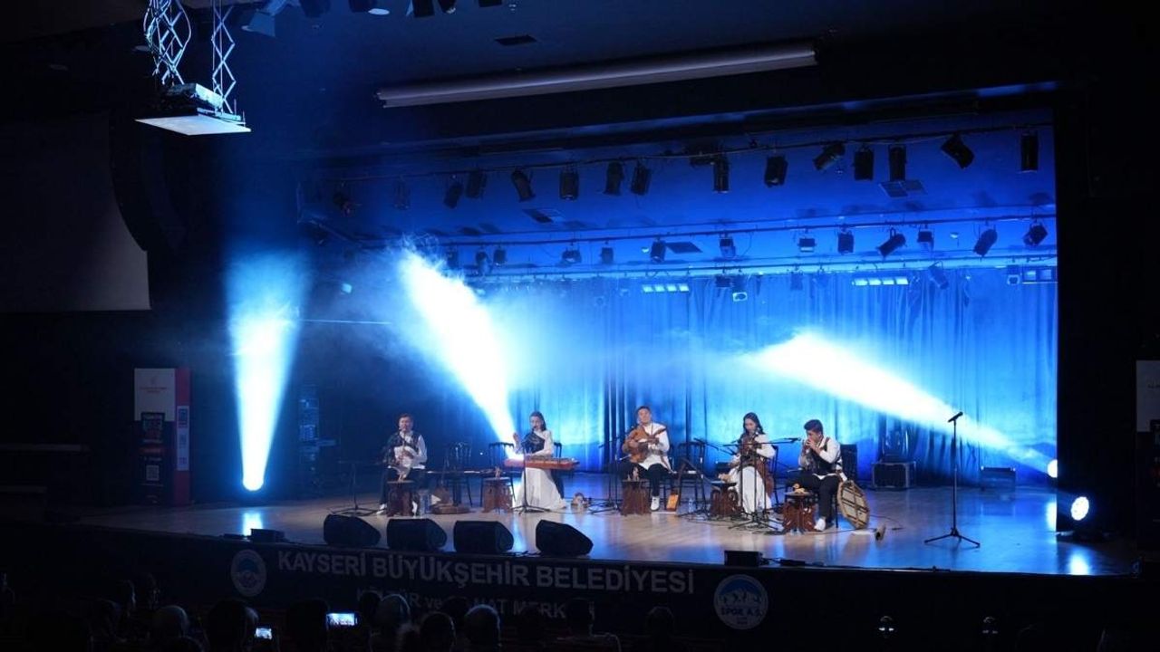 Kayseri'de sanat dolu gece vatandaşları büyüledi!