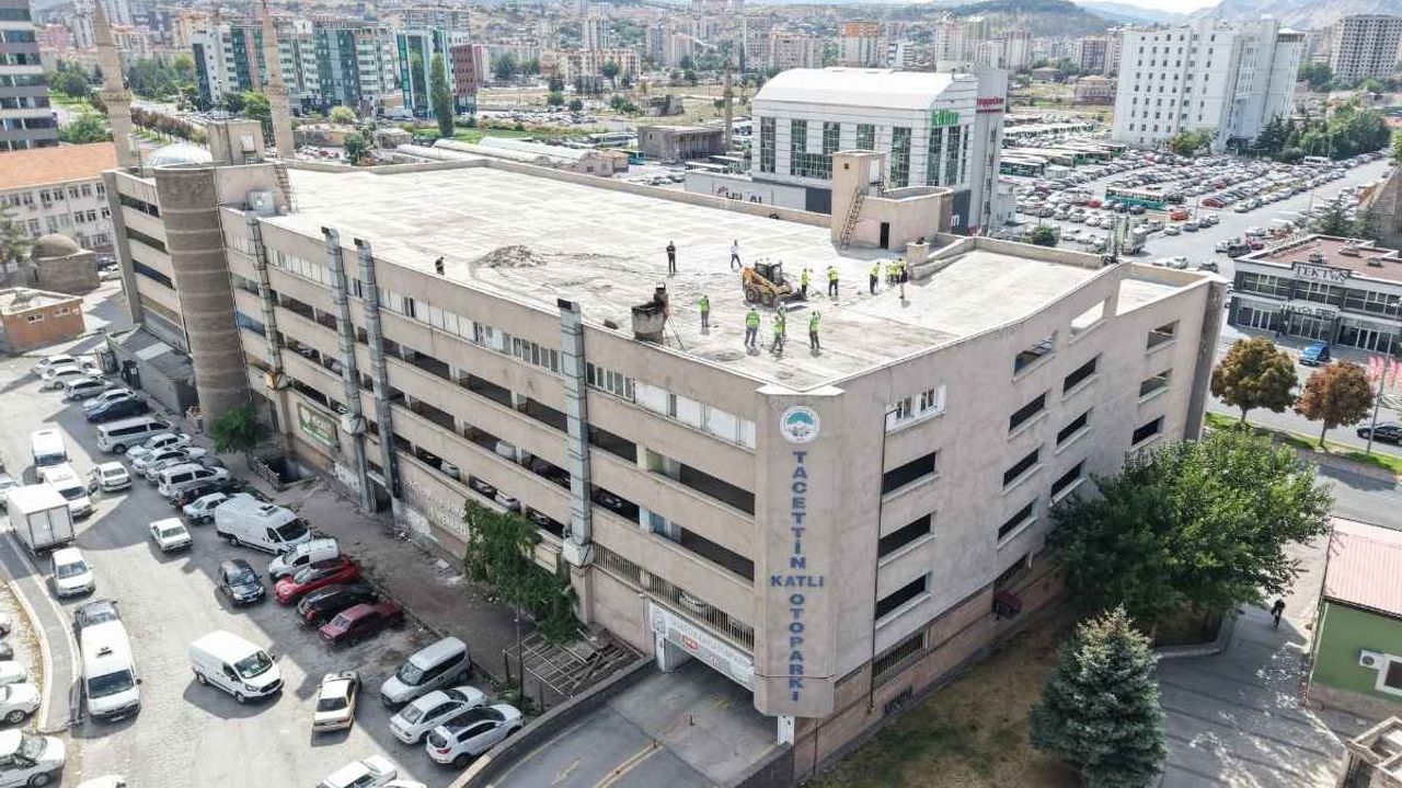 Büyükşehir, Tacettin katlı Oto Parkı’nın çatısını yeniliyor