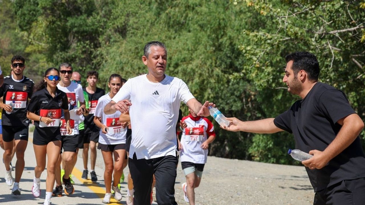 Özgür Özel, CHP’nin 102’nci Yıl Koşusu’na katıldı