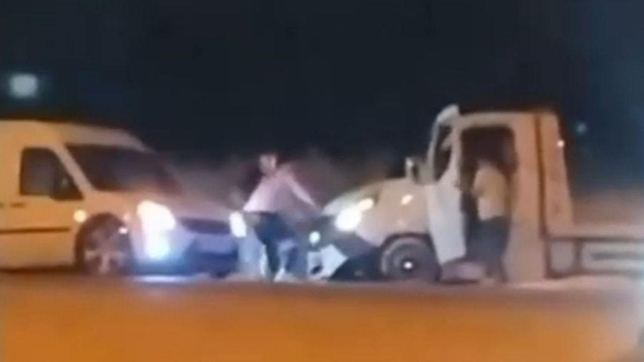 Adana’da sürücülerin kavgası kameraya yansıdı