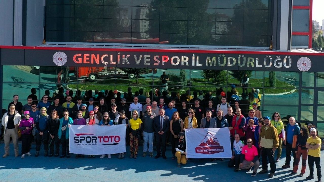 29 Ekim Dağcıları Erciyes’e doğru yola çıktı