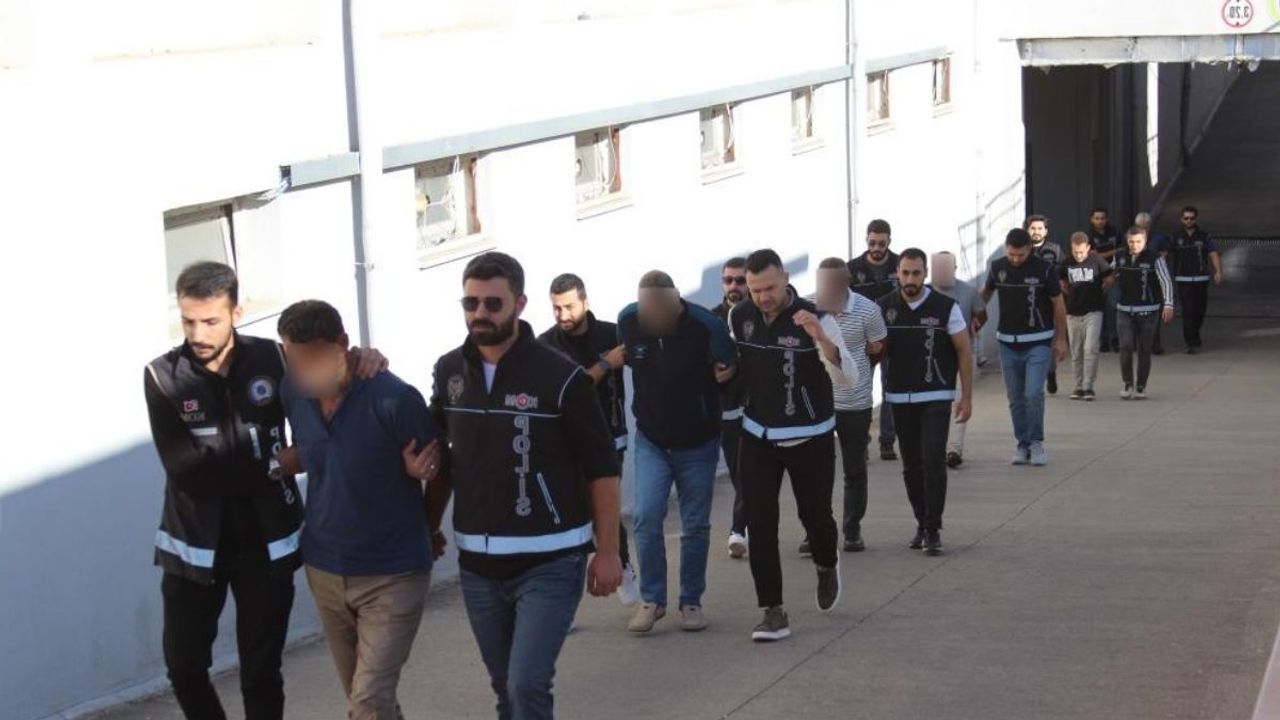 Adana’da akıl almaz vurgun! ‘Hazine arazisi satıyoruz’ deyip 80 milyon lira topladılar