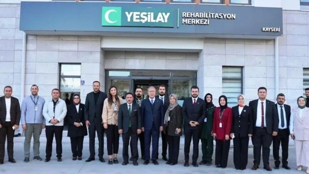 Hulusi Akar Yeşilay’a üye oldu!