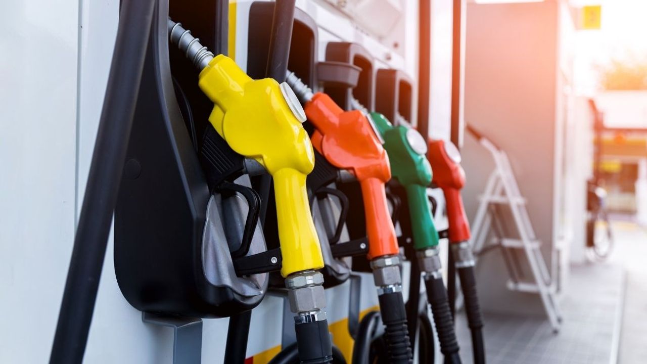 Akaryakıtta zam fırtınası! Bu gece benzine rekor artış geliyor!