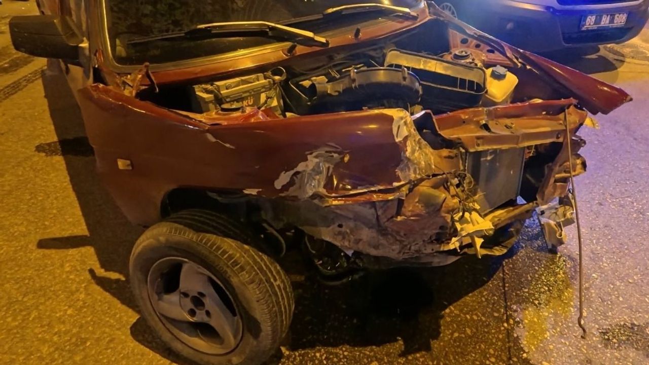 Aksaray’da alkollü sürücü araçları hurdaya çevirdi: 2 yaralı