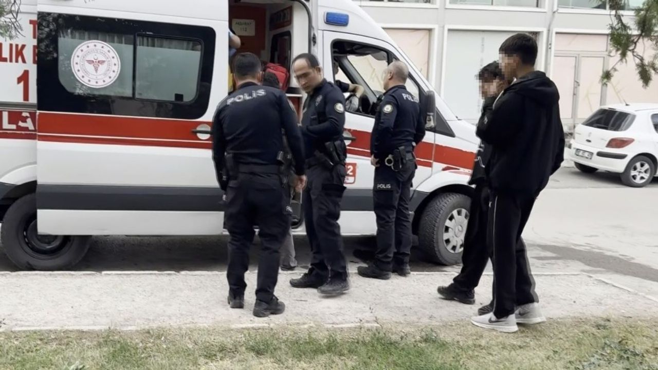 Okul çıkışı kan döküldü: 16 yaşındaki iki çocuk bıçaklandı!