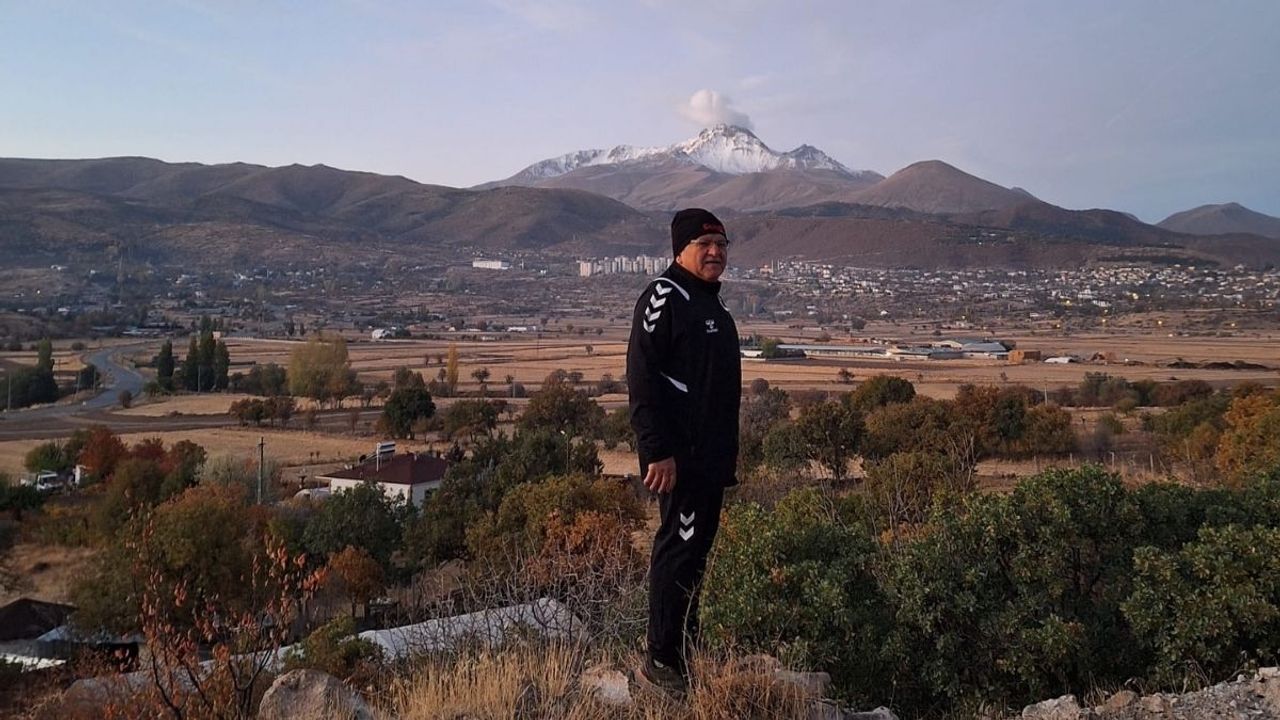 Erciyes manzarasında sabah yürüyüşü: Başkan Büyükkılıç’tan sağlıklı yaşam mesajı