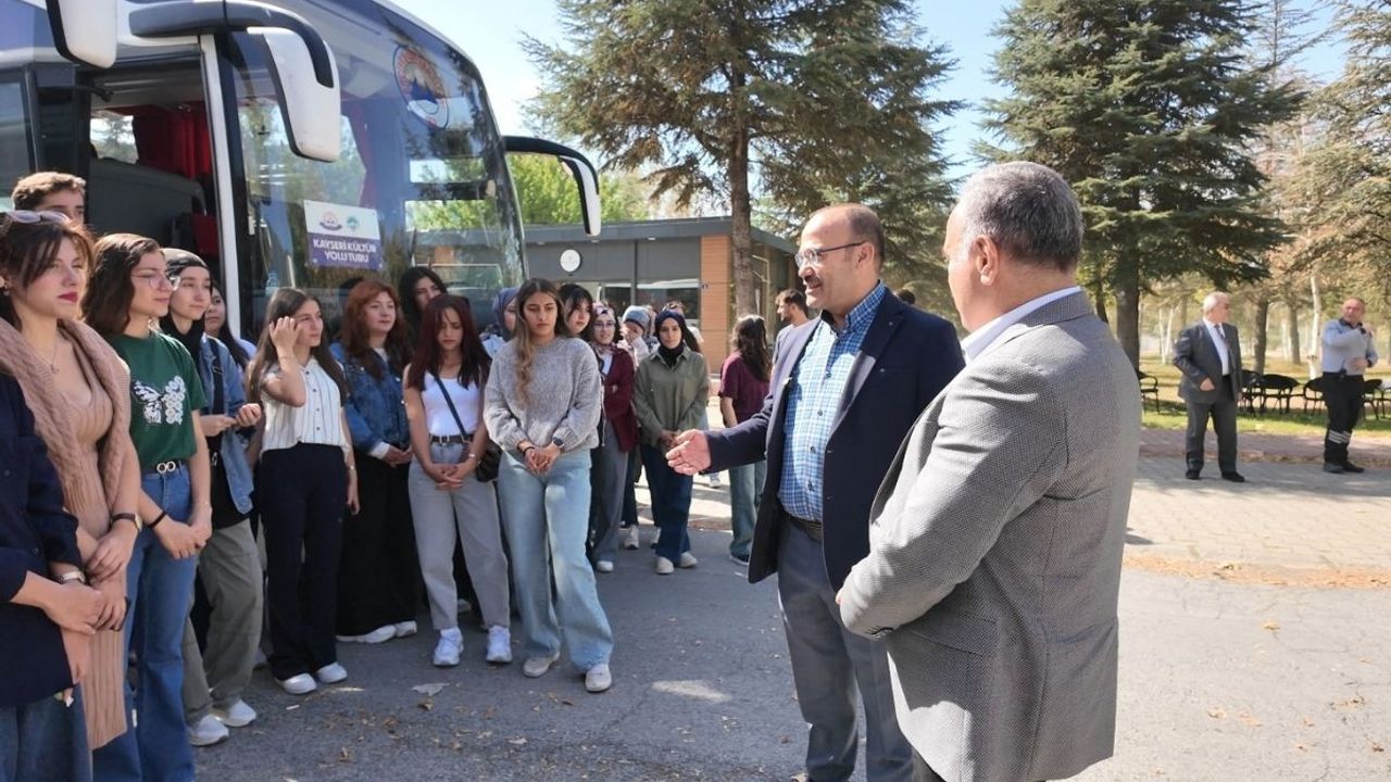 Başkan Büyükkılıç’tan üniversitelilere kültür yolu desteği