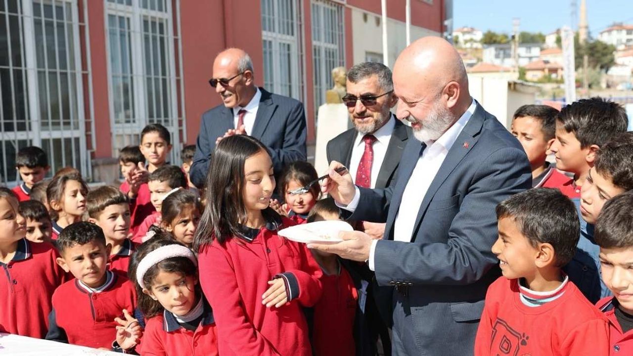 Başkan Çolakbayrakdar: 'Mutlu çocuklar güçlü Türkiye’nin teminatıdır'