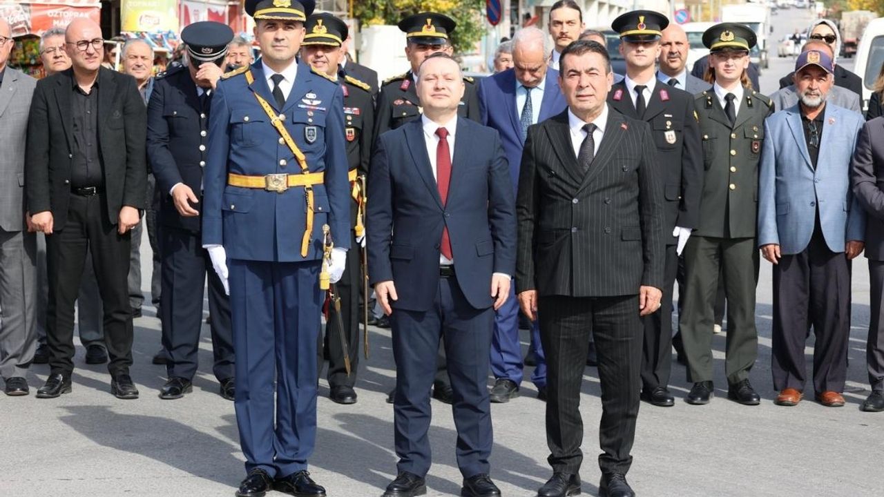 29 Ekim Cumhuriyet Bayramı Bünyan’da çelenk sunma töreniyle başladı