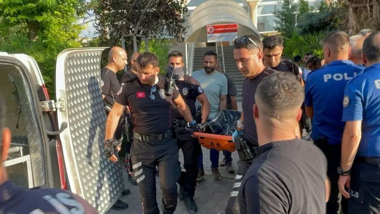 Namaz kılarken öldürülmüştü! “Leşini Camiye Serdim” Sözleri salonu dondurdu