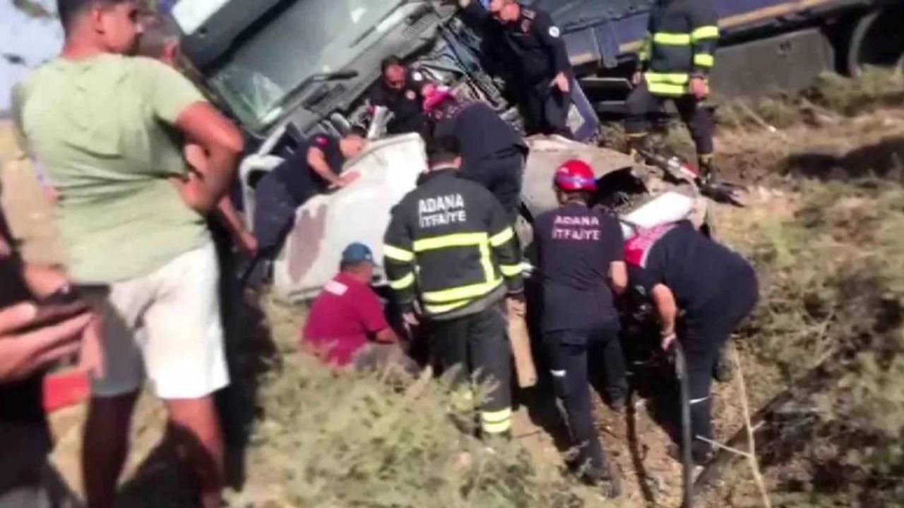 Ceyhan’da ölümle sonuçlanan kaza: Tırla çarpışan otomobilin sürücüsü kurtarılamadı!