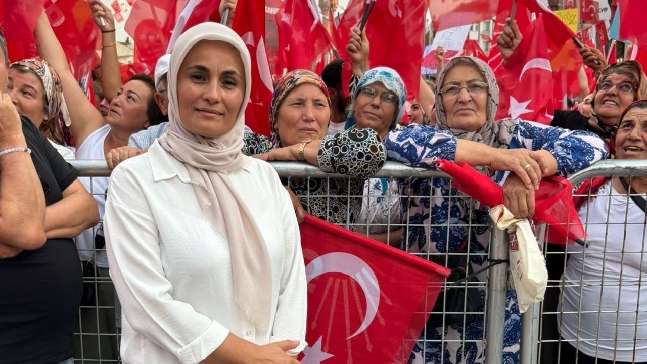 CHP Aksu Kadın Kolları Başkanı görevinden istifa etti