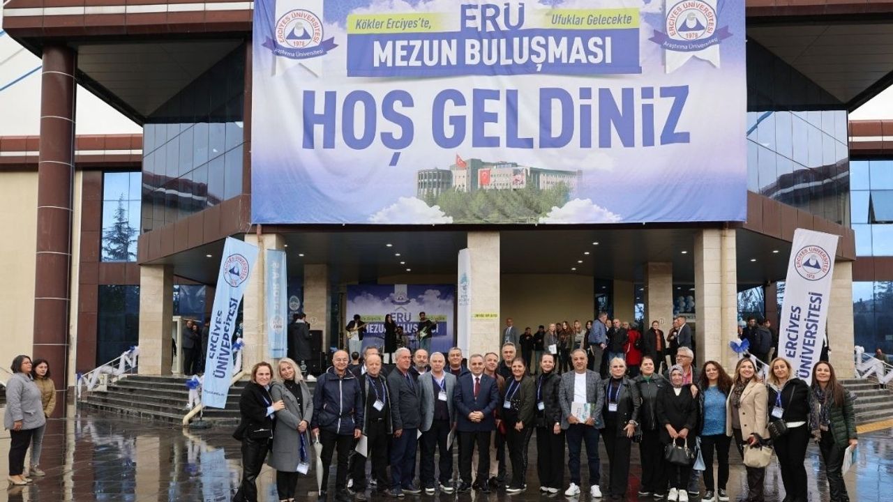Erciyes Üniversitesi’nde 40 yıllık mezunlar buluştu