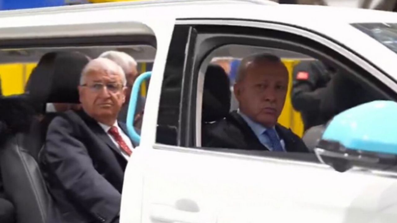 Limuzin Togg ilk kez görücüye çıktı! Cumhurbaşkanı törene limuzinle katıldı