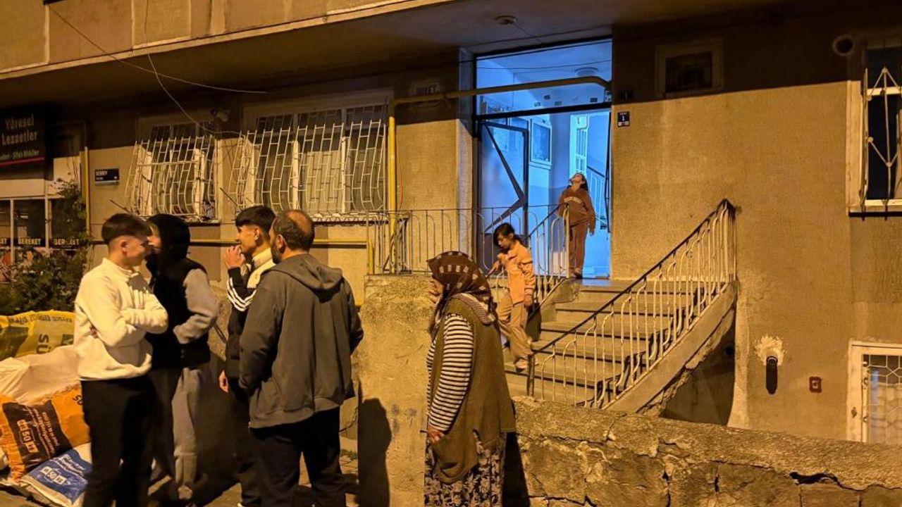 Kayseri’de binadaki fayanslar yere bina sakinleri sokağa döküldü