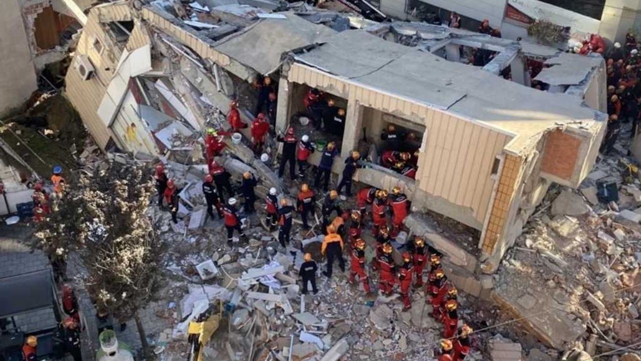 Son Dakika! Enkazdan çıkanların kimlikleri belli oldu: 8 bina mühürlendi!