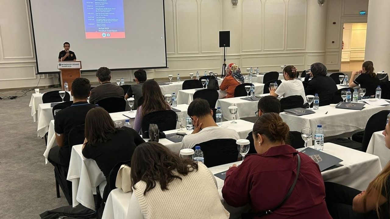 Kayseri'de genç liderler için dijital sağlık ve rehberlik eğitimi