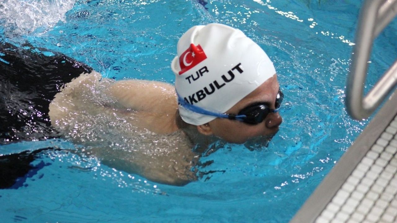 Kayserili paralimpik yüzücü İbrahim Akbulut 13 yaşında 25 madalya kazandı