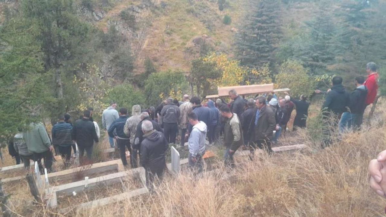 Yangında hayatını kaybeden kardeşler aynı tabutta defnedildi!