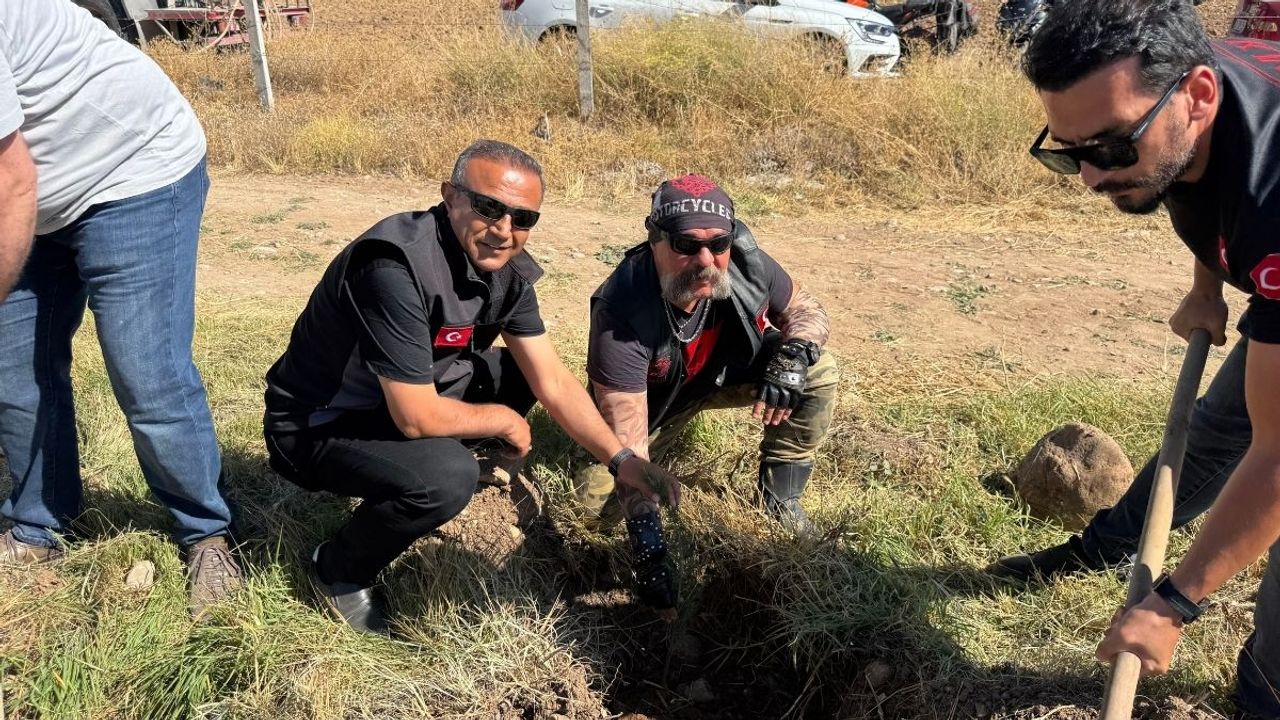 Kayseri Büyükşehir Belediyesi Sarımsaklı’da 1500 fidanı toprakla buluşturdu