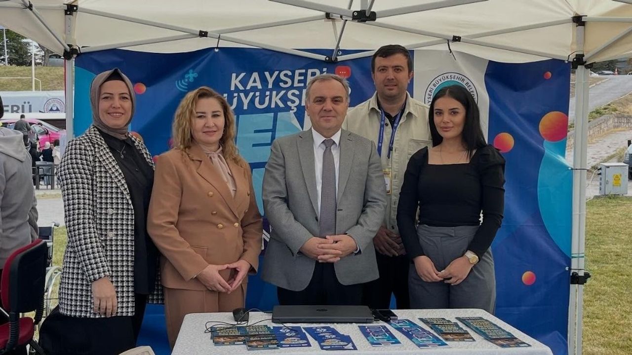 Kayseri Belediyesi kampüste: gençlerle birebir temas