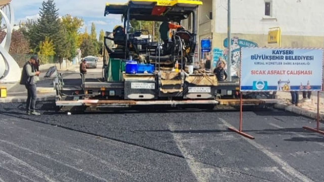 Kayseri Büyükşehir’den Pınarbaşı’nda 48 saatte 2 bin 176 ton asfalt