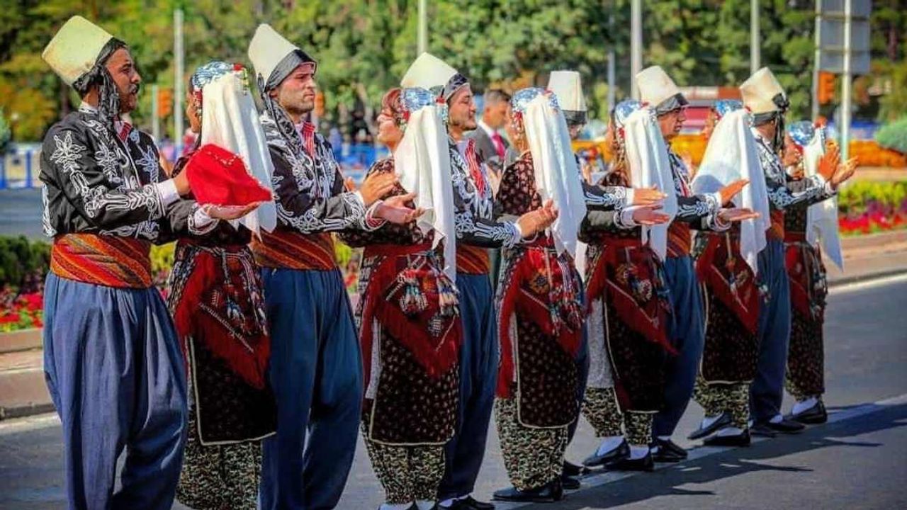 Kayseri’nin asırlık giyim kültürü: El işlemeli gelenekler zamana meydan okuyor!