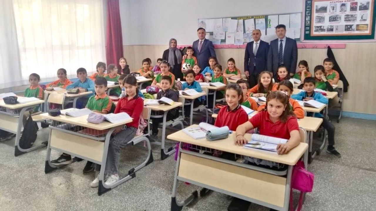 Kayseri İl Milli Eğitim Müdürü Esen öğrencinin isteğini karşılıksız bırakmadı