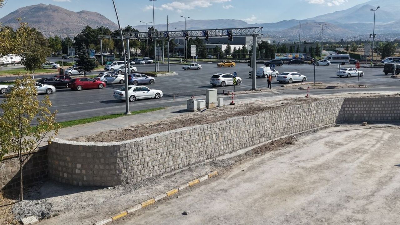 Kayseri’de Kartal Katlı Kavşağı ve bağlantı yolları için çalışmalar başladı