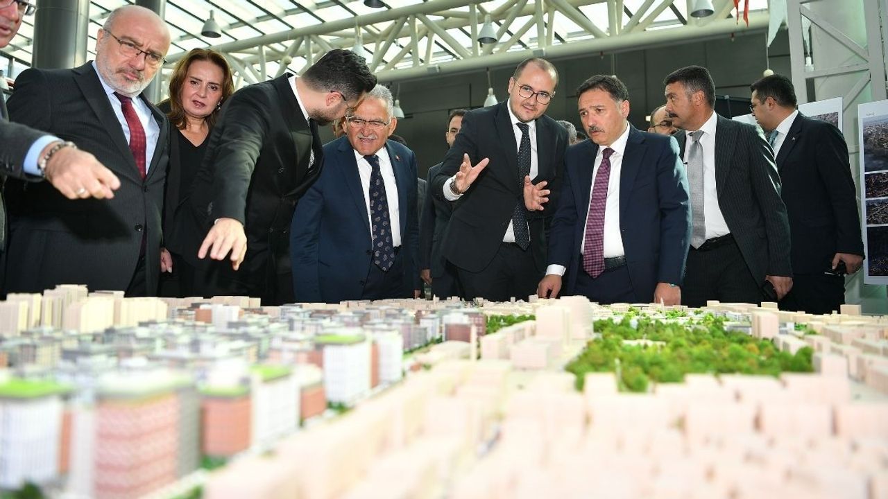 Kayseri’de kentsel dönüşüm zirvesi: Büyükkılıç ‘Geleceğimizi yeniden inşa edeceğiz’