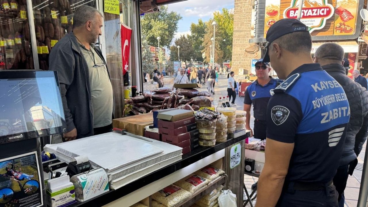 Kayseri Büyükşehir Zabıtası esnaf ve vatandaştan tam not aldı