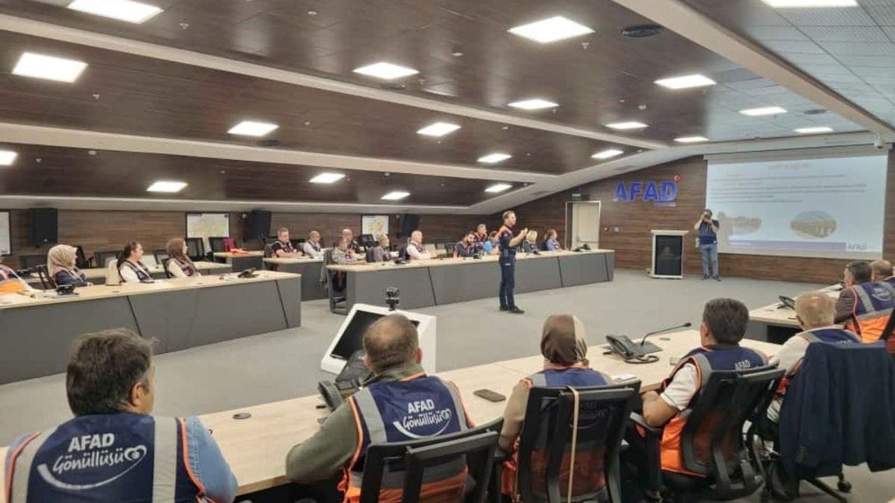 Kayseri’de 100 muhtar, afet gönüllüsü olarak hazırlanıyor! Validen tam destek