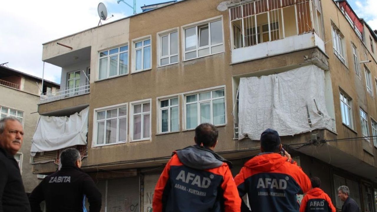 Kayseri’de 3 katlı bina yıkılma riskiyle boşaltıldı sizin eviniz de tehlikeli olabilir