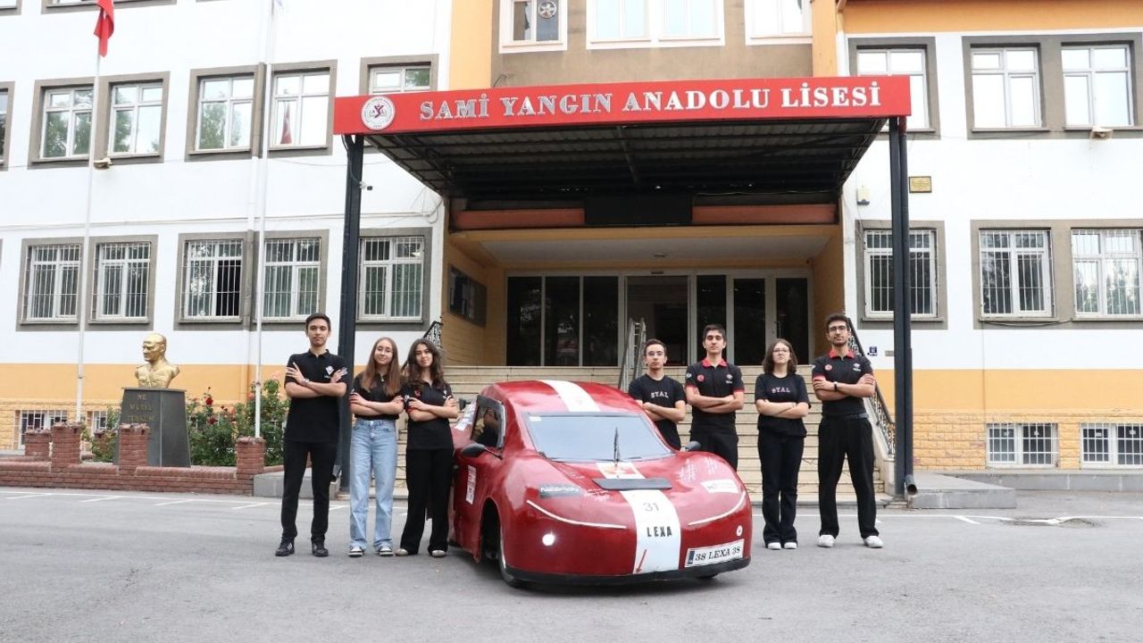 Kayseri'de liseli öğrencilerden yerli elektrikli araç: Lexa