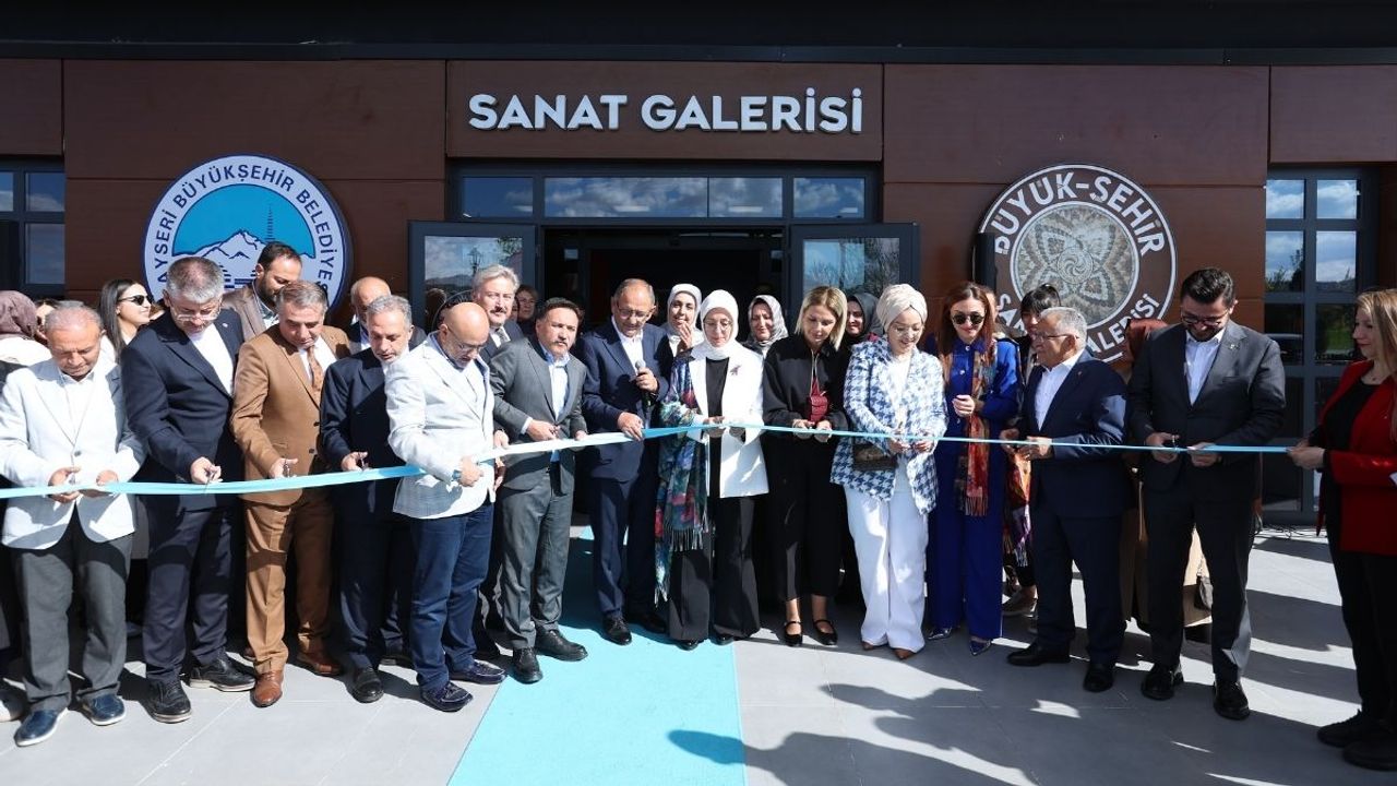 Kayseri’de "Renklerin Dili" resim sergisi büyük ilgi gördü