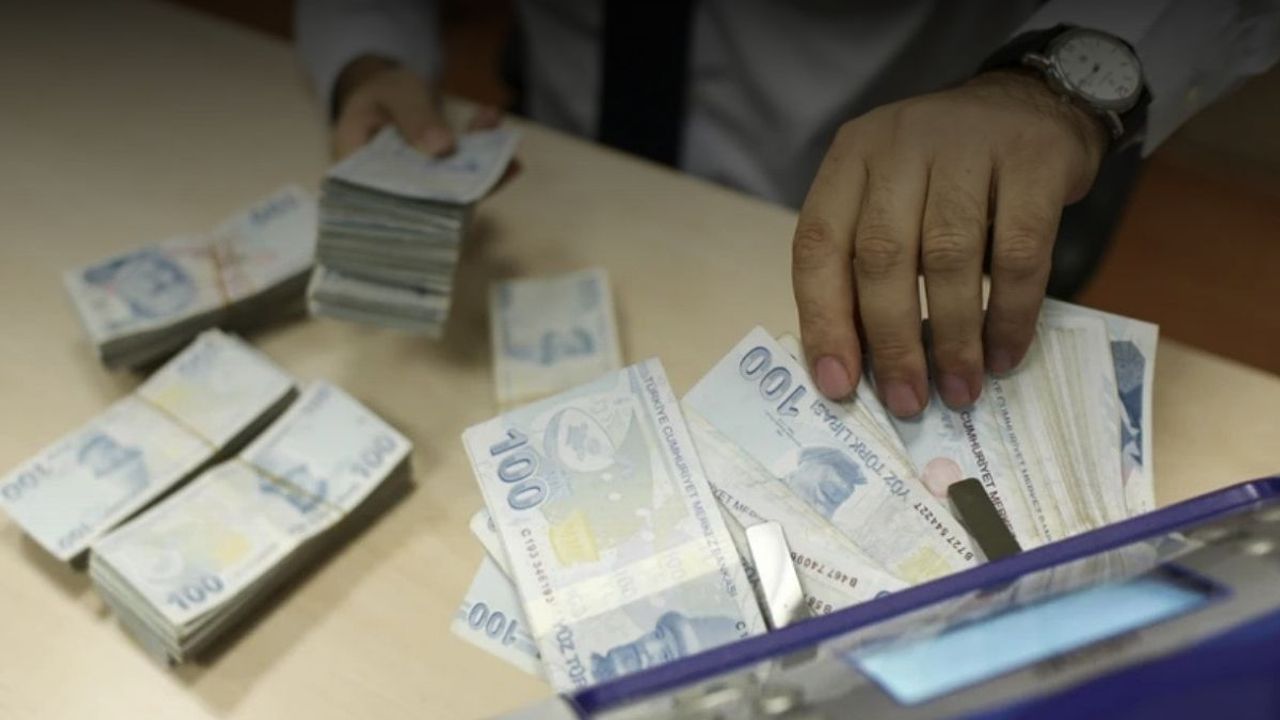 Bankalarda mevduat azalırken kredi hacmi yükseldi