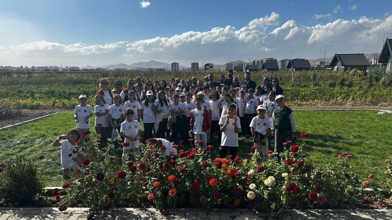 Kocasinan Belediyesi’nden öğrencilere “Ata Tohumu” eğitimi