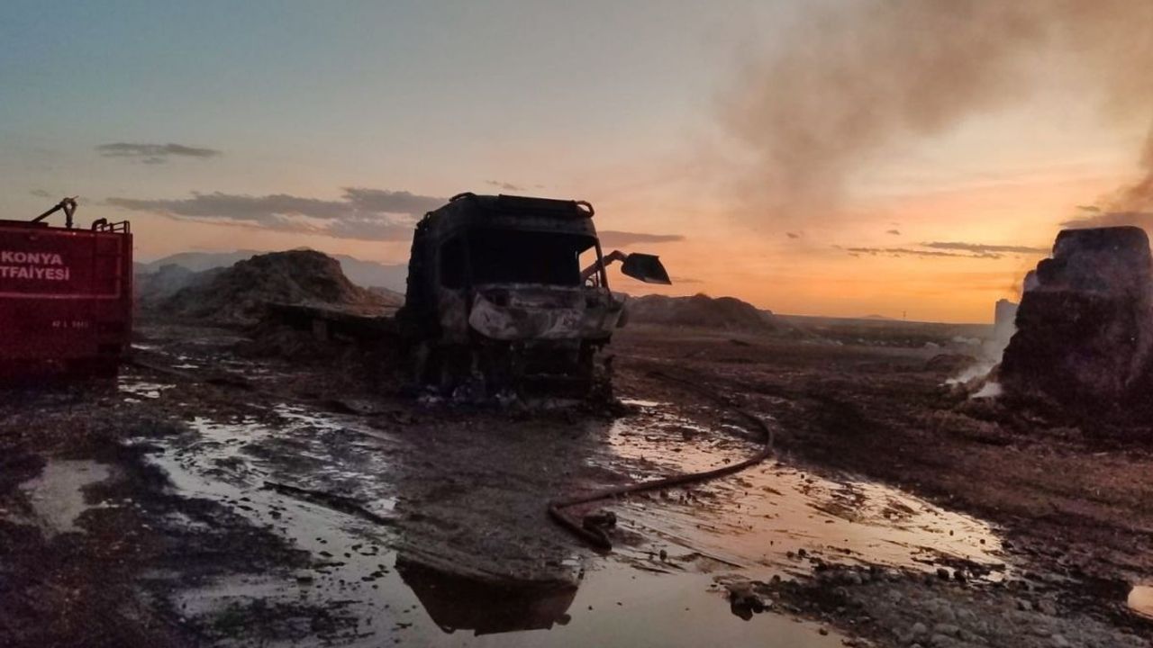 Konya’da saman yüklü tır alev aldı: 25 ton balya kül oldu