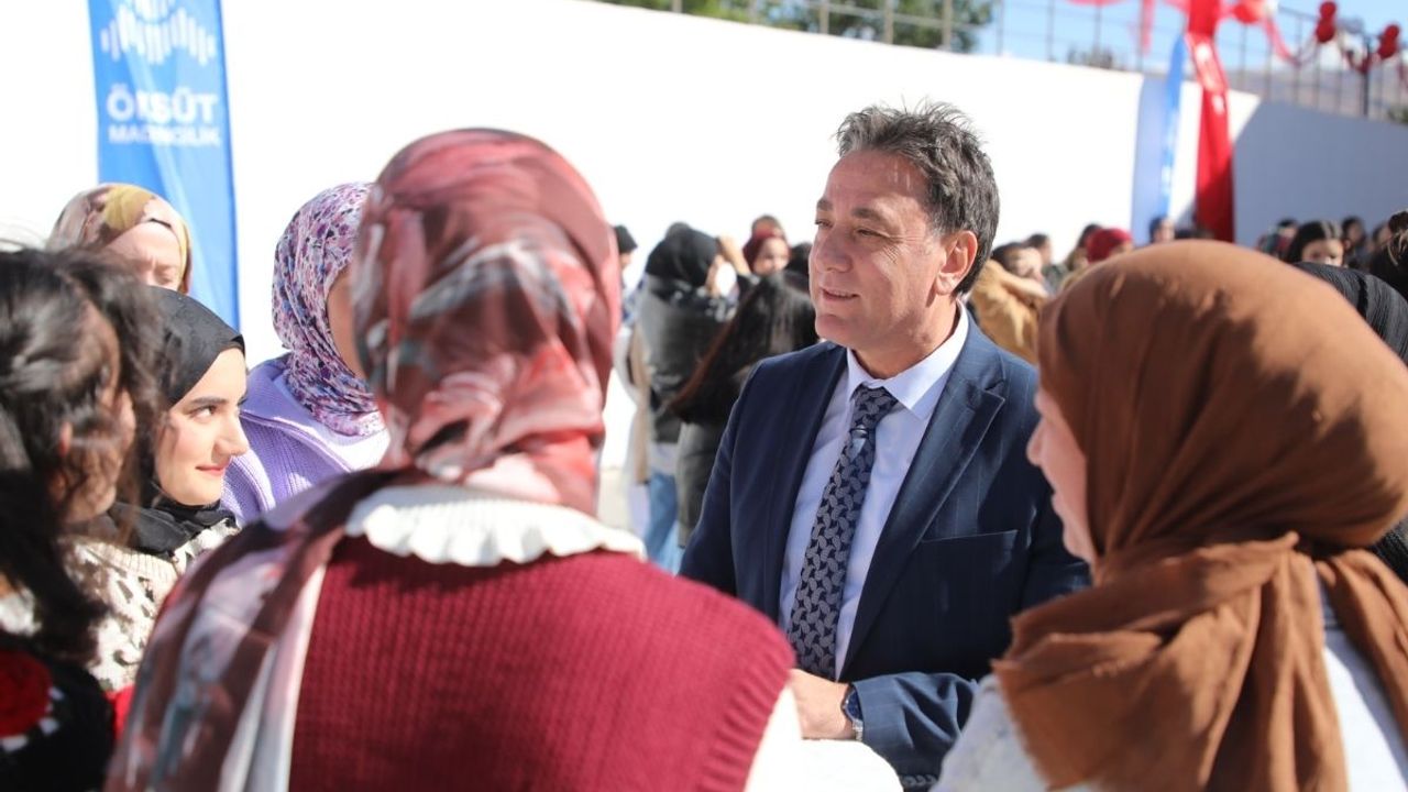 Develi KYK Kız Yurdu önünde dikkat çeken kutlama!