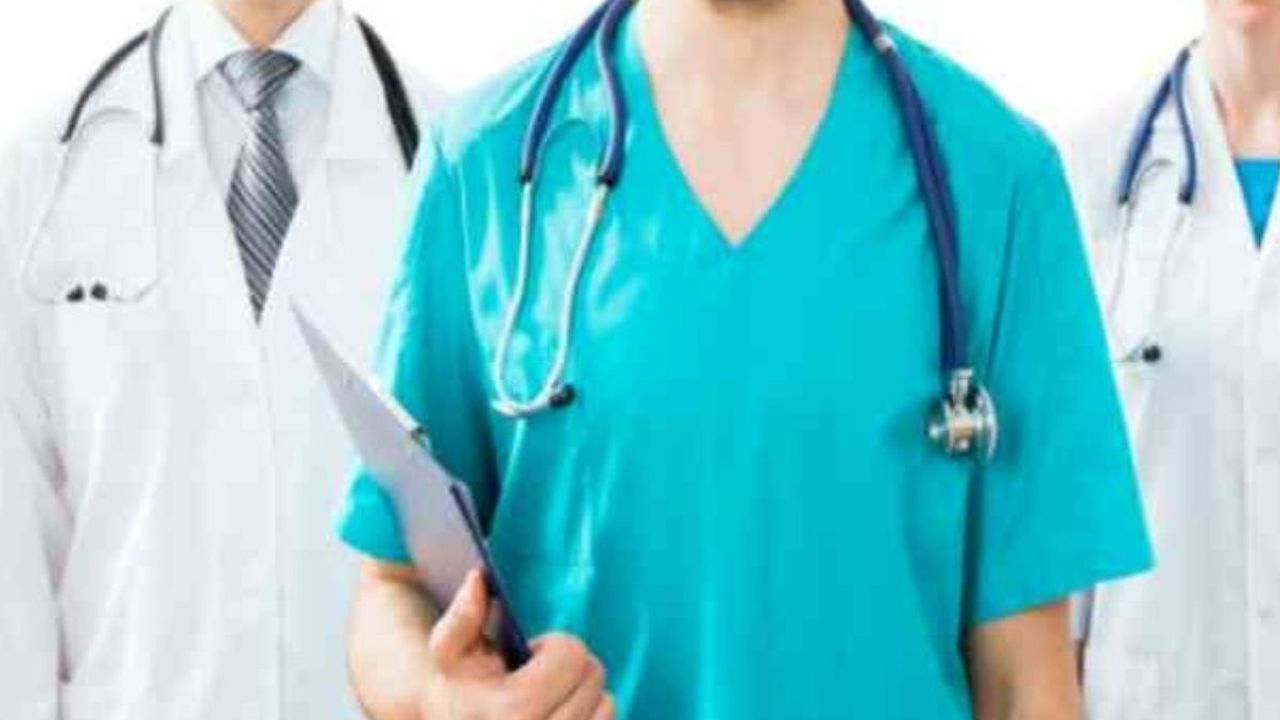 Hastanelerde yeni dönem: Sağlık çalışanları tek tip kıyafet giyecek!