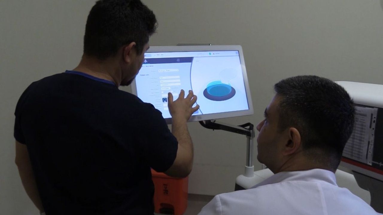 Kayseri Şehir Hastanesi’nde gözlükler tarihe karışıyor: 3. nesil lazer tedavisiyle yeni dönem!