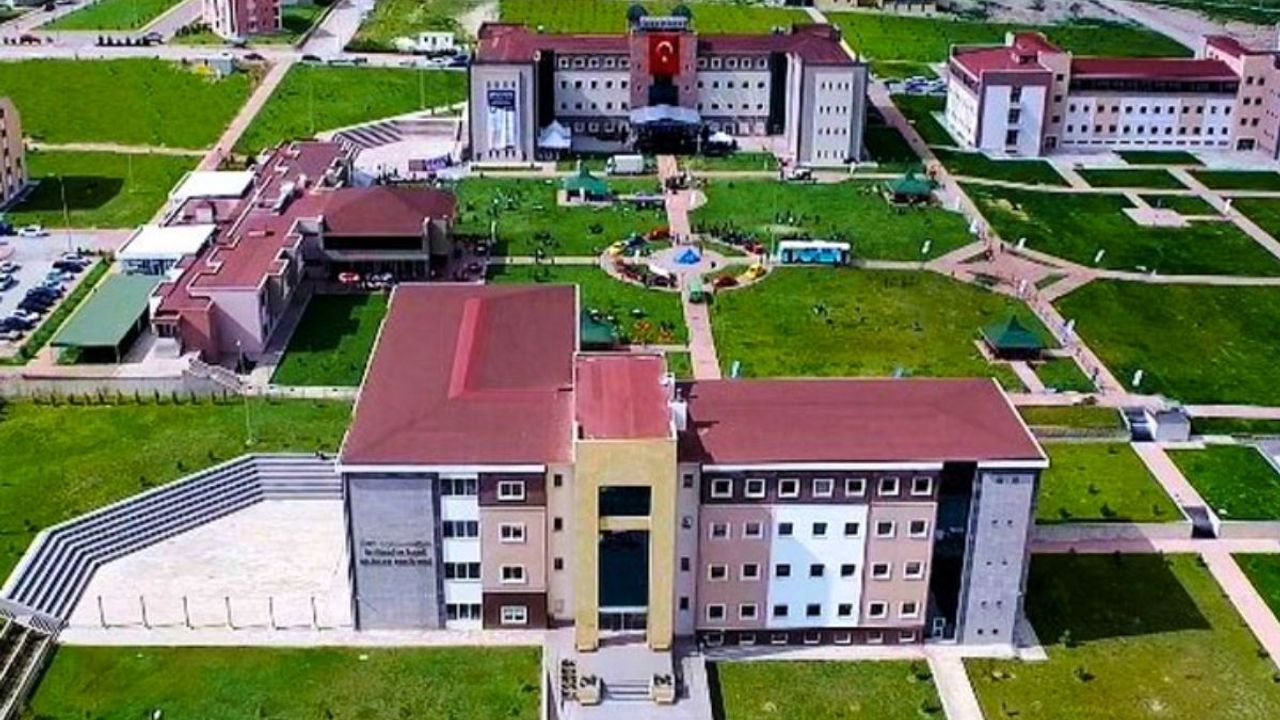 Nuh Naci Yazgan Üniversitesi'nde torpil krizi! Akademisyen bakan sanıp mesaj attı