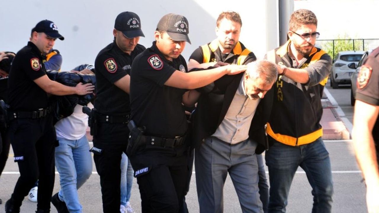 İş adamına 50 milyonluk haraç kabusu! Çete iş yeri, ev ve muhtarlığa kurşun yağdırdı!