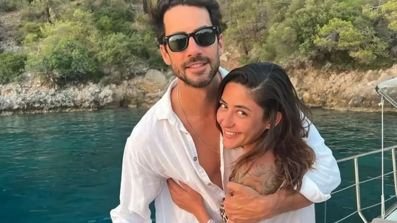 Kayserili ünlü şarkıcı Melek Mosso eşinden sarılarak boşandı!