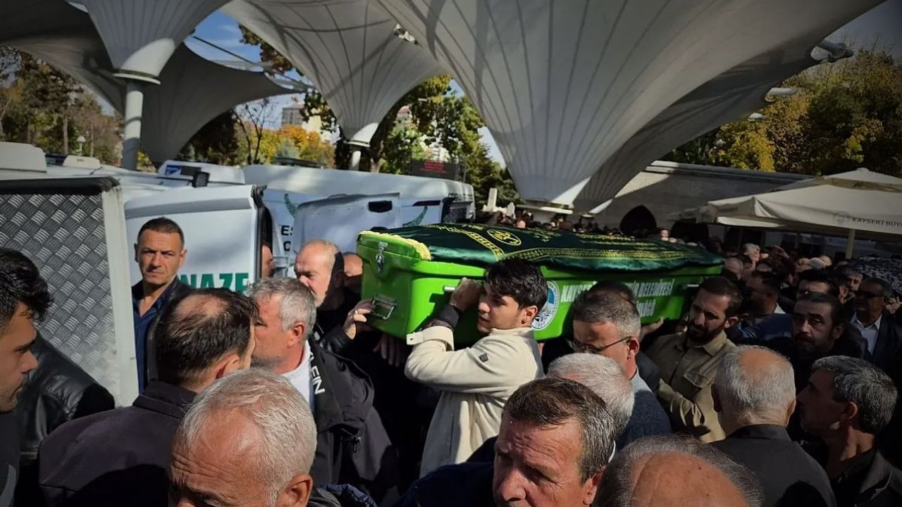 Kızının düğününde kalp krizi geçiren Kayserili iş insanı son yolculuğuna uğurlandı!
