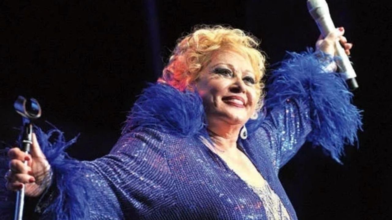 Usta sanatçı Muazzez Abacı apar topar hastaneye kaldırıldı!