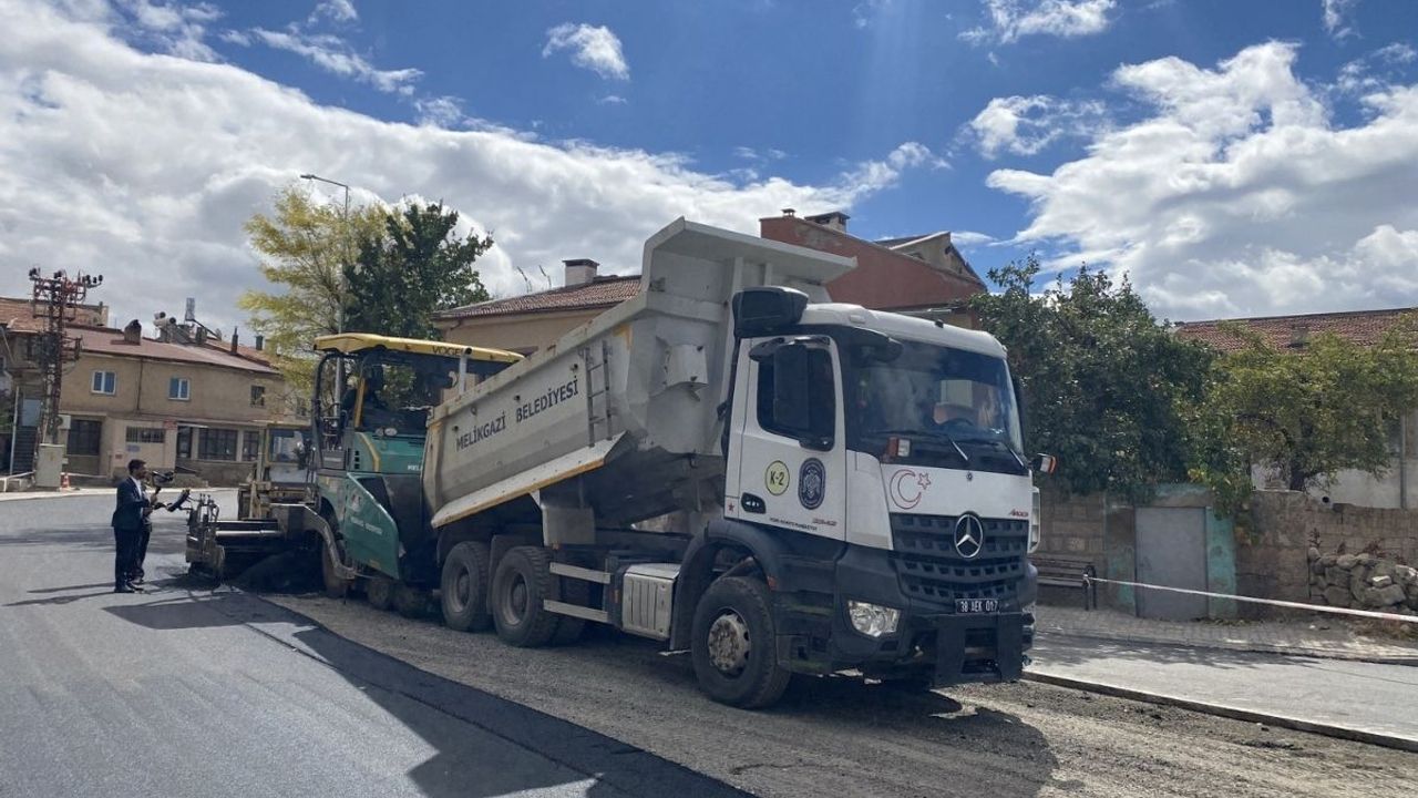 Melikgazi Belediyesi, Küçükbürüngüz ve Subaşı Mahallelerine 12 Kilometre asfalt kazandırdı