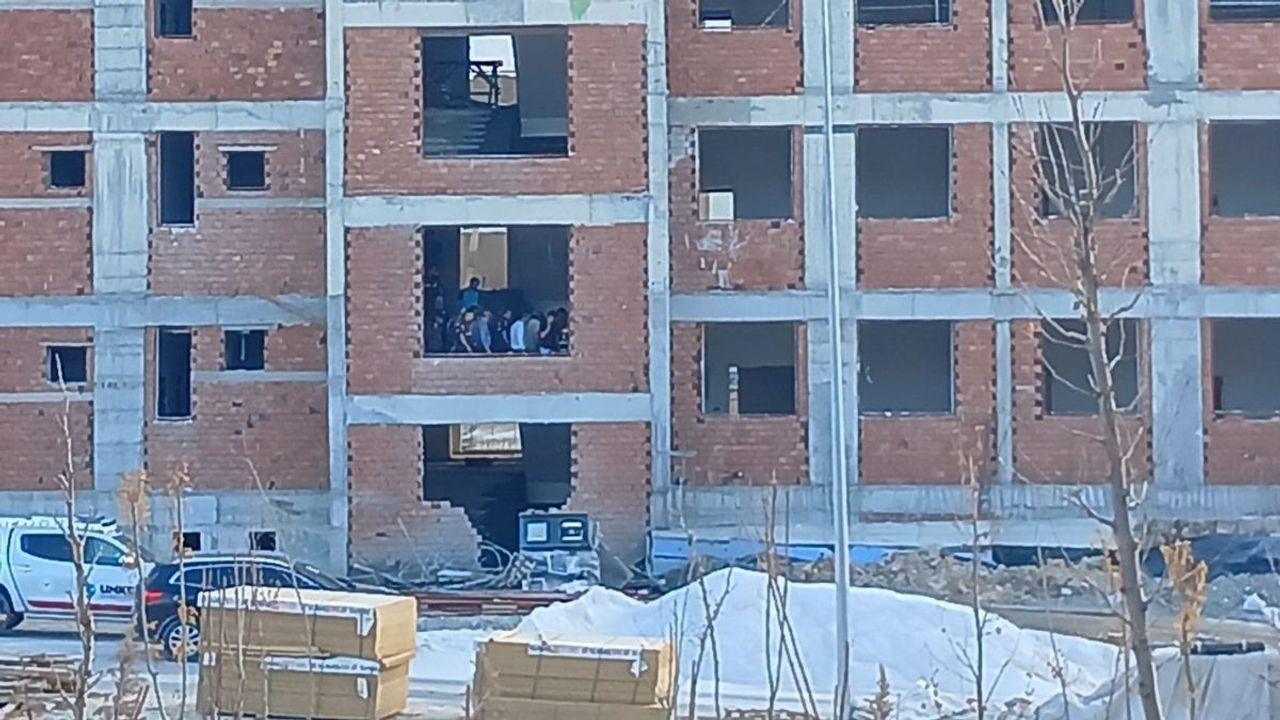 Malatya Doğanşehir’de kalıp çökmesi: 2 işçi yaralandı