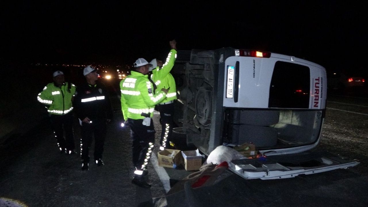 Malatya'da feci kaza: Midibüs devrildi çok sayıda yaralı var